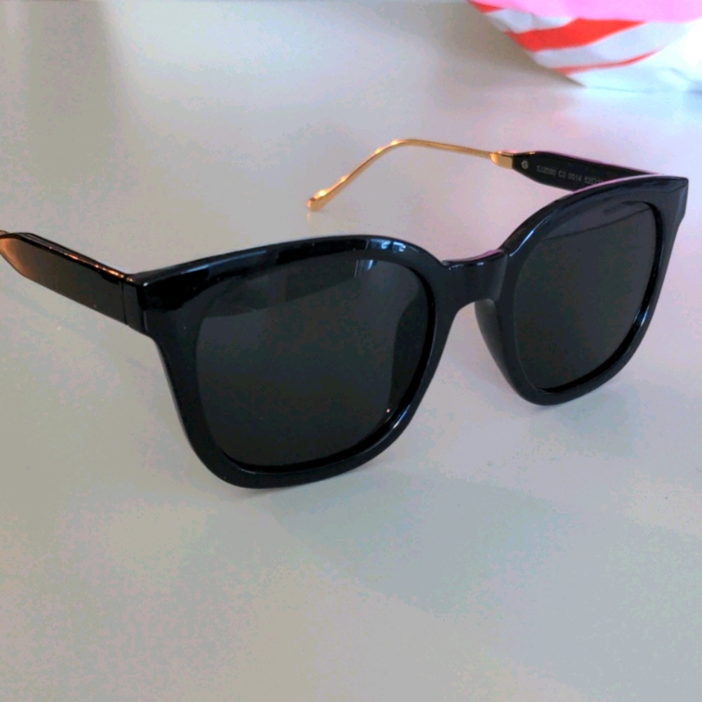 Sojos oversized black sunglasses NWT